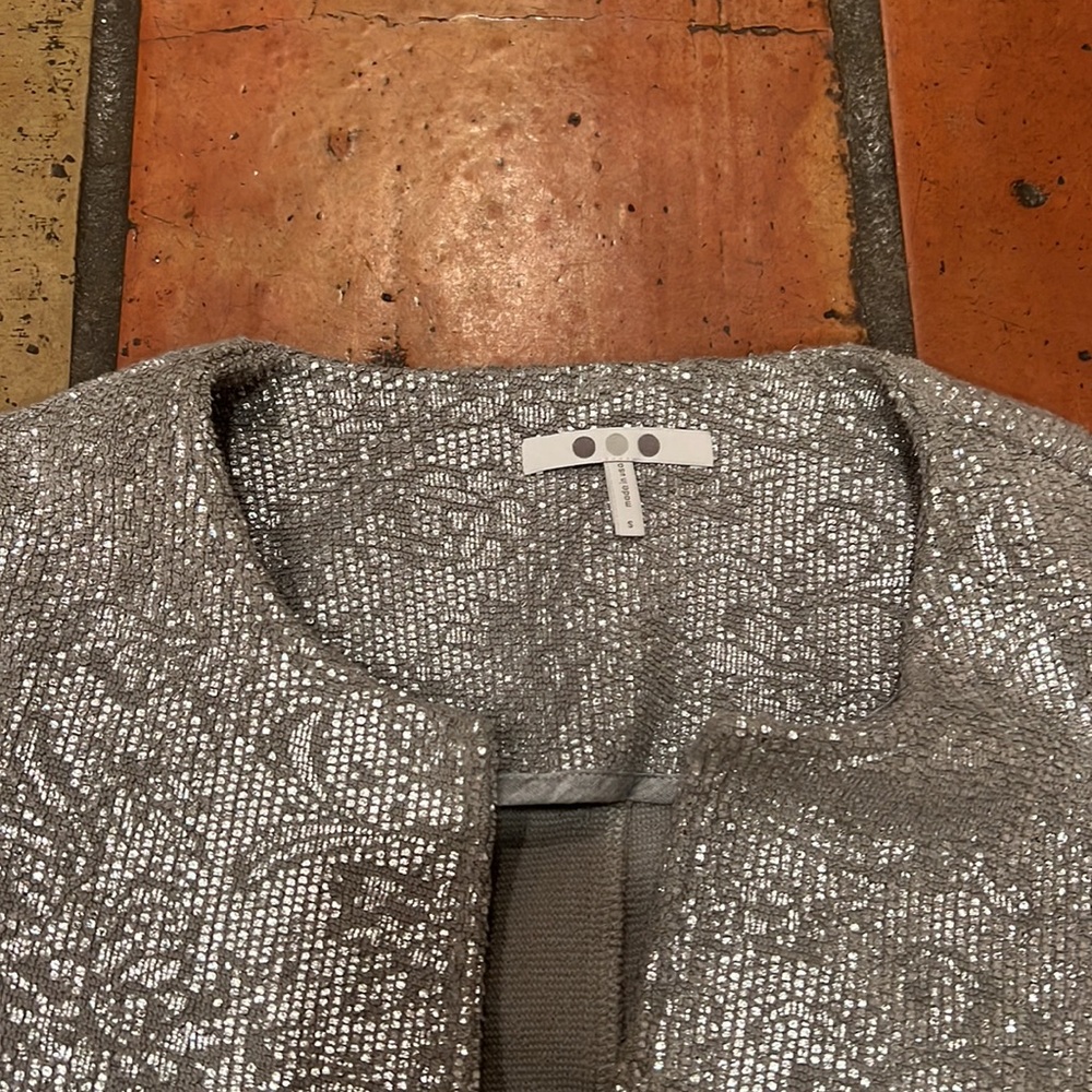 Three Dots Silver Lightweight Jacket Women’s Small Hip Length - Picture 3 of 3